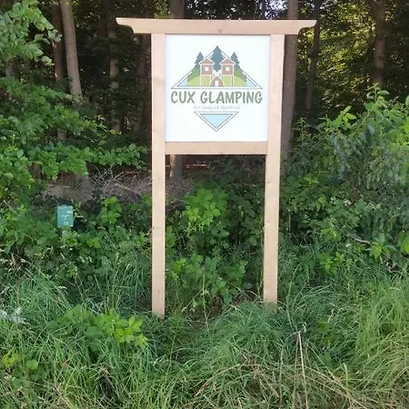 Kleines Baumhaus Fuer Zwei Campsite