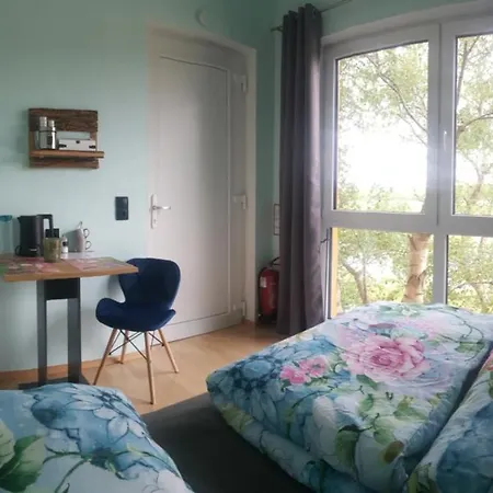 Campsite Kleines Baumhaus Fuer Zwei Nordholz